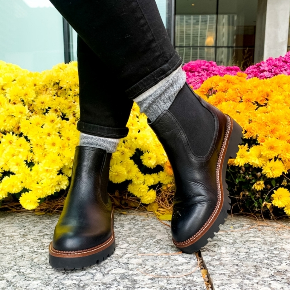 NWT Nordstrom Caslon Miller Water Resistant Lug Chelsea Boot Black Leather Shoes - Picture 10 of 15